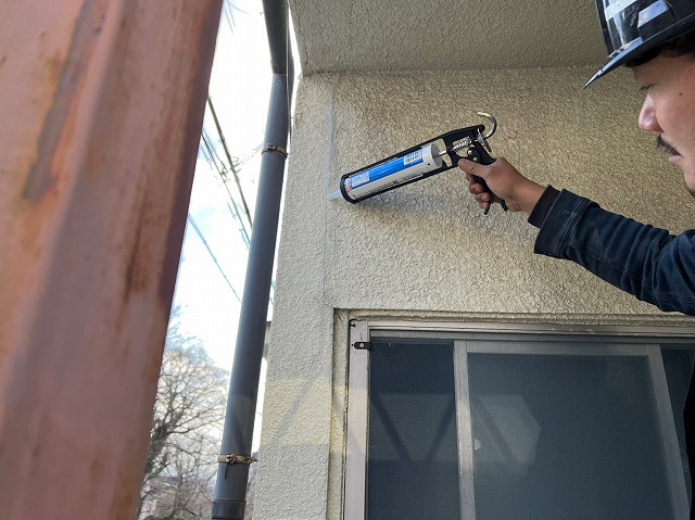 外壁ひび割れ　シーリング打ち